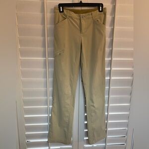 Patagonia quick dry hiking pants women’s size 2 Excellent Condition like NEW!